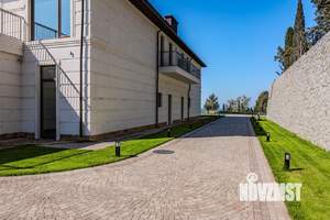 Дом 1551м&sup2;, 3-этажный, участок 48 сот.  