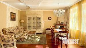 Дом 240м&sup2;, 3-этажный, участок 6 сот.  