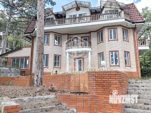 Дом 690м², 3-этажный, участок 13 сот.  