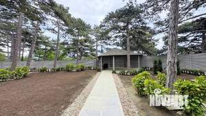 Дом 933м&sup2;, 2-этажный, участок 14 сот.  