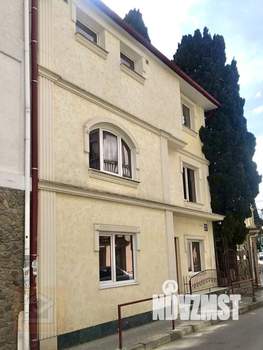 Дом 242м&sup2;, 3-этажный, участок 1 сот.  