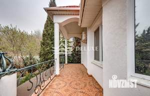 Дом 365м&sup2;, 3-этажный, участок 20 сот.  