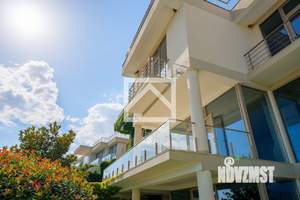 Дом 820м&sup2;, 3-этажный, участок 8 сот.  