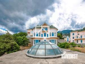 Дом 1200м&sup2;, 4-этажный, участок 25 сот.  