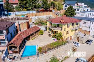 Дом 317м², 3-этажный, участок 7 сот.  