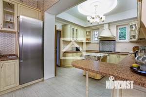 Дом 400м², 2-этажный, участок 20 сот.  