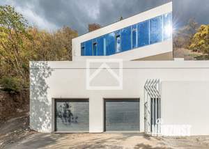 Дом 545м&sup2;, 3-этажный, участок 10 сот.  