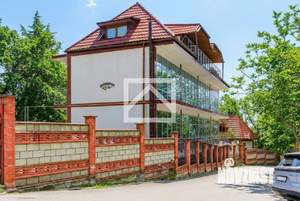 Дом 600м&sup2;, 3-этажный, участок 6 сот.  