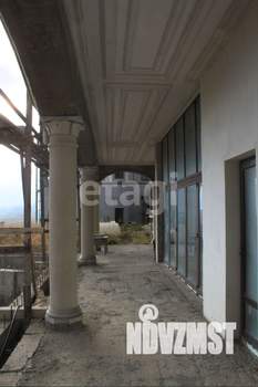 Дом 870м&sup2;, 3-этажный, участок 20 сот.  