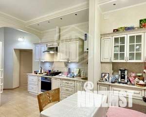 Дом 363м², 3-этажный, участок 4 сот.  