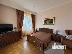 Дом 500м², 3-этажный, участок 11 сот.  