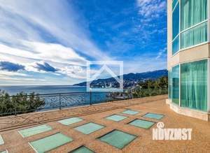 Дом 1300м&sup2;, 4-этажный, участок 40 сот.  