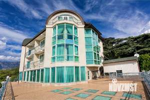 Дом 1680м&sup2;, 4-этажный, участок 32 сот.  