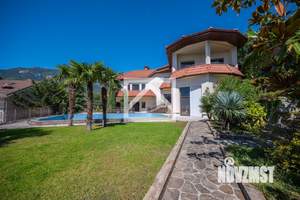 Дом 520м&sup2;, 2-этажный, участок 11 сот.  