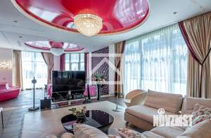 Дом 1307м&sup2;, 4-этажный, участок 50 сот.  