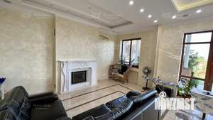 Дом 502м&sup2;, 3-этажный, участок 15 сот.  