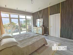 Дом 371м&sup2;, 3-этажный, участок 8 сот.  