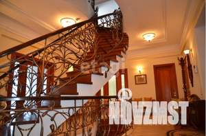 Дом 654м&sup2;, 3-этажный, участок 38 сот.  