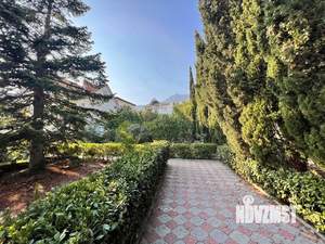 Дом 215м&sup2;, 3-этажный, участок 12 сот.  