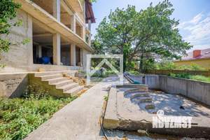 Дом 515м&sup2;, 3-этажный, участок 30 сот.  