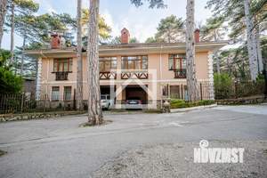 Дом 347м&sup2;, 2-этажный, участок 6 сот.  