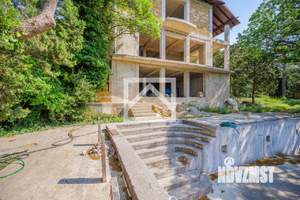 Дом 515м&sup2;, 3-этажный, участок 30 сот.  