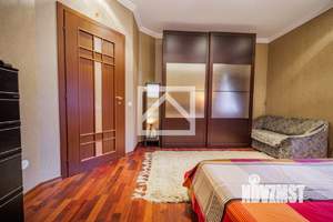 Дом 347м&sup2;, 2-этажный, участок 6 сот.  