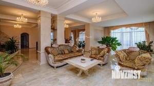 Дом 725м&sup2;, 3-этажный, участок 24 сот.  