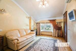 Дом 1500м², 4-этажный, участок 42 сот.  