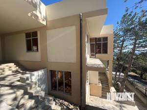 Дом 255м&sup2;, 3-этажный, участок 4 сот.  