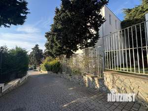 Дом 1184м&sup2;, 3-этажный, участок 21 сот.  