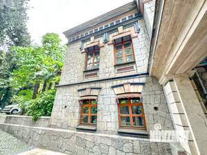 Дом 505м², 3-этажный, участок 41 сот.  