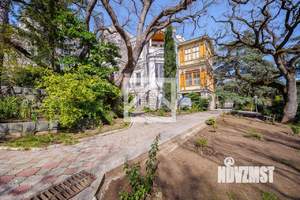 Дом 825м&sup2;, 2-этажный, участок 31 сот.  