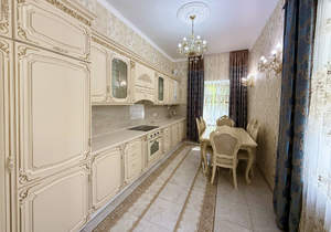 Дом 185м&sup2;, 2-этажный, участок 4 сот.  