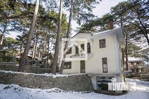 Дом 300м&sup2;, 3-этажный, участок 11 сот.  