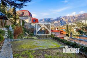 Дом 320м&sup2;, 3-этажный, участок 10 сот.  