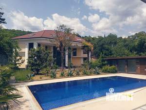 Дом 600м&sup2;, 3-этажный, участок 20 сот.  