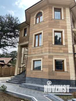 Дом 454м², 3-этажный, участок 14 сот.  