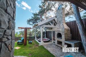 Коттедж 300м&sup2;, 3-этажный, участок 4 сот.  