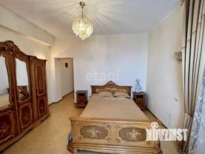 Дом 550м², 3-этажный, участок 32 сот.  