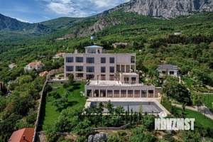 Дом 3270м&sup2;, 4-этажный, участок 110 сот.  