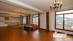 Дом 350м², 3-этажный, участок 10 сот.  