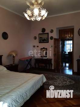 Дом 950м², 5-этажный, участок 10 сот.  