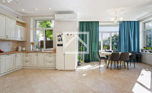 Дом 295м², 3-этажный, участок 9 сот.  