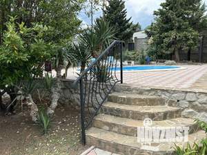 Дом 400м&sup2;, 3-этажный, участок 6 сот.  