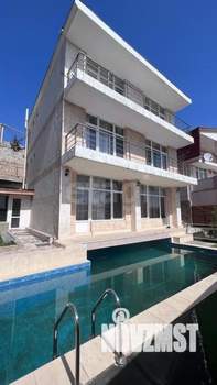 Дом 385м&sup2;, 3-этажный, участок 4 сот.  