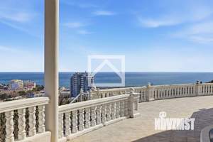 Дом 830м&sup2;, 4-этажный, участок 10 сот.  