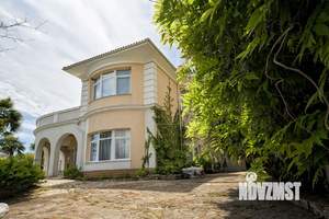 Дом 528м&sup2;, 2-этажный, участок 15 сот.  