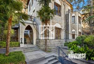 Дом 320м&sup2;, 3-этажный, участок 10 сот.  