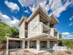 Дом 240м&sup2;, 3-этажный, участок 4 сот.  